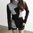Turtle-neck Contrast-panel Top