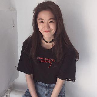 Ring Detail Lettering Short-sleeve T-shirt