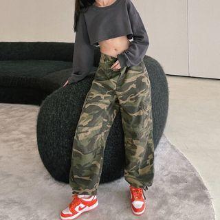 Long-sleeve Cropped T-shirt / Camo Straight Leg Pants