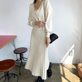 Set: Double-breasted Cardigan + Sleeveless Long Pleated Dress