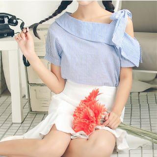 Short-sleeve Check Cutout Blouse