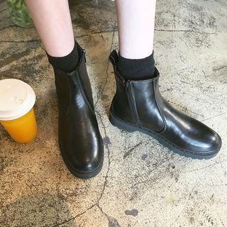 Zip-up Chelsea Boots