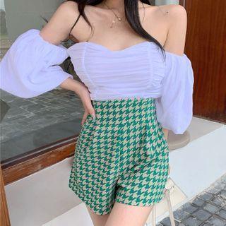Off-shoulder Shirred Blouse / Houndstooth Shorts
