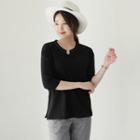 Perforated-neckline Elbow-sleeve T-shirt