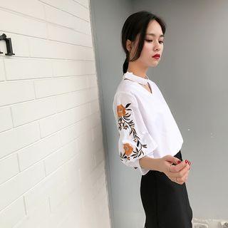 V-neck Embroidered Short-sleeve Top
