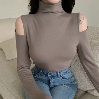 Long-sleeve Cold-shoulder Turtleneck T-shirt