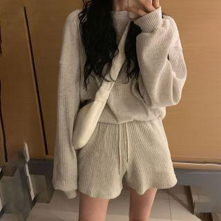 Set: Waffle Sweatshirt + Sweatshorts