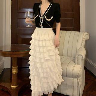 Short-sleeve V-neck Knit Top / Tiered Midi Skirt