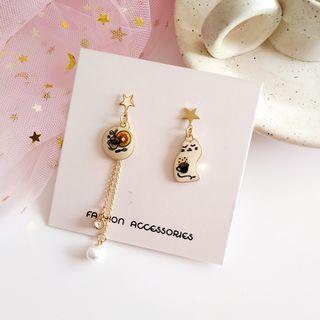 Non-matching Cat Faux Pearl Dangle Earring