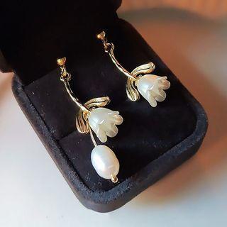 Flower Freshwater Pearl Asymmetrical Alloy Dangle Earring 1 Pair - B-313 - Gold & White - One Size