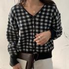Long-sleeve V-neck Plaid Knit Cardigan