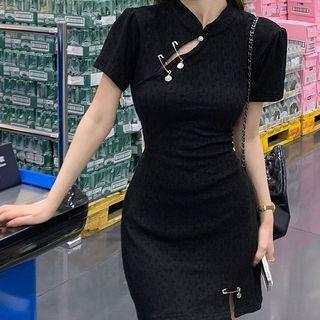 Short-sleeve Safety Pin Qipao