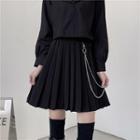 Set: Mini Pleated Skirt + Waist Chain
