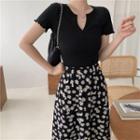 V-neck Short-sleeve T-shirt / Floral Midi A-line Skirt