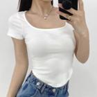 Short-sleeve Scoop Neck Plain Crop Top