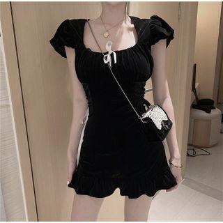 Short-sleeve Tie Accent Slim Fit Dress