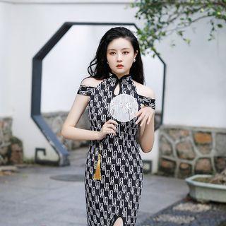 Short-sleeve Cold-shoulder Patterned Midi Qipao