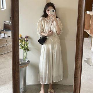 Elbow-sleeve Lace Blouse / Plain Midi A-line Skirt