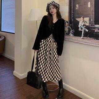 Plain Cropped Jacket / Checkerboard Midi A-line Skirt