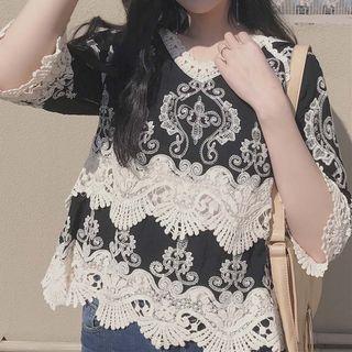 Print V-neck 3/4-sleeve Lace Top