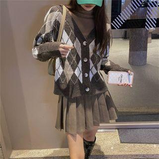 Argyle Cardigan / Mini A-line Pleated Skirt / Long-sleeve T-shirt