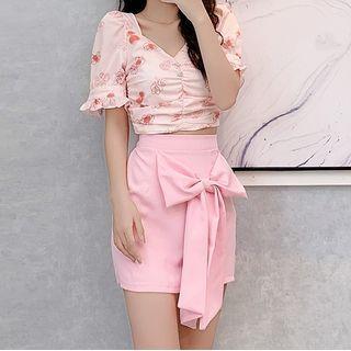 Set: Short Sleeve V-neck Floral Top + Bow Accent Mini Fitted Skirt