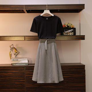 Crew-neck Short-sleeve T-shirt / Houndstooth A-line Skirt / Set