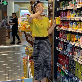 Buttoned Short-sleeve Cropped Top / Patterned Midi Pencil Skirt