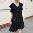 V-neeck Short-sleeve A-line Dress Black - One Size