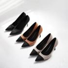 Pointy-toe Two-tone Pumps