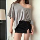 Elbow-sleeve V-neck T-shirt / Pencil Skirt