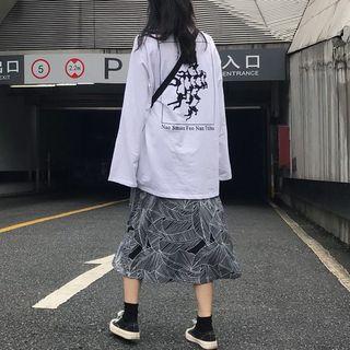 Printed Long-sleeve T-shirt / Patterned Midi Skirt
