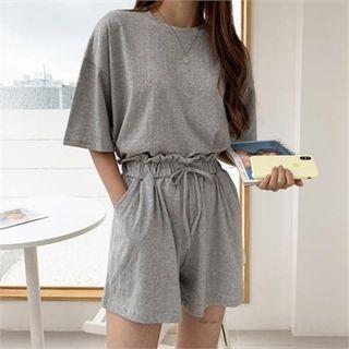 Set: Loose-fit T-shirt + Flared Shorts