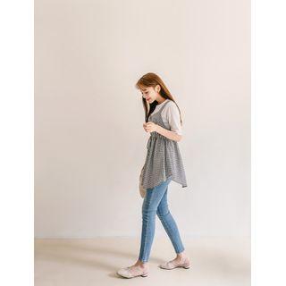 Sleeveless Tie-waist Buttoned Plaid Top