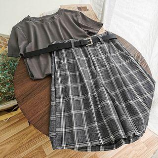 Set: Short-sleeve Plain T-shirt + Plaid Wide-leg Shorts