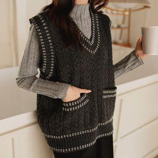 Dual-pocket Stitched Sweater Vest