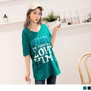 Slit-side Lettering Short-sleeve V-neck T-shirt