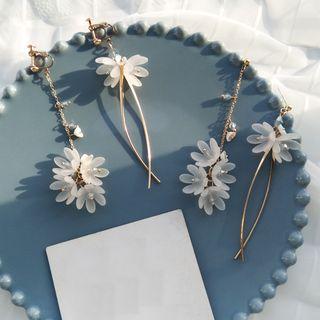 Non-matching Acrylic Flower Dangling Earrings