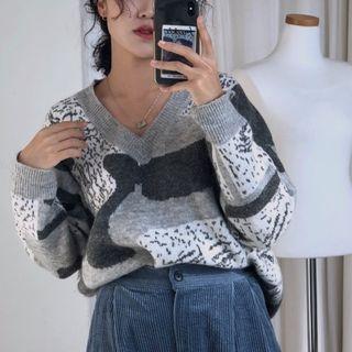 Long Sleeve Pattern V-neck Sweater