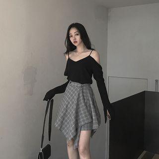 Off Shoulder Long-sleeve T-shirt / Plaid A-line Skirt / Set