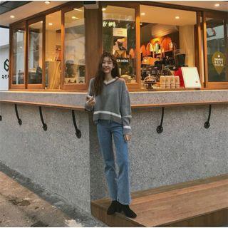 V-neck Contrast Trim Knit Sweater