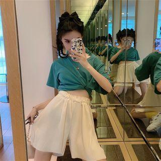 Short-sleeve Top / Striped Wide Leg Shorts