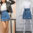 Short-sleeve T-shirt / Studded Belt / Panel Denim Skirt