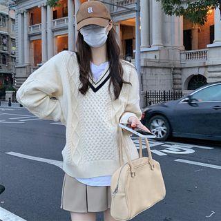 V-neck Cable Knit Sweater / Long-sleeve T-shirt