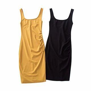 Sleeveless Scoop Neck Sheath Dress