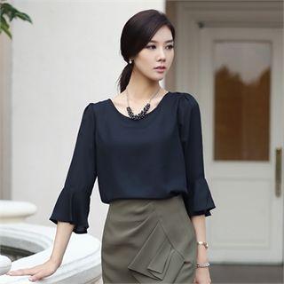 Key Hole-back Ruffled-sleeve Blouse