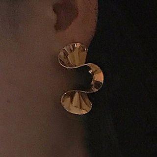 Single Irregular Shape Metal Earring