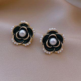 Faux Pearl Floral Ear Stud