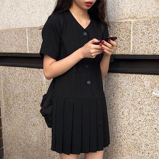 Short-sleeve Buttoned Pleated Shift Dress Black - One Size