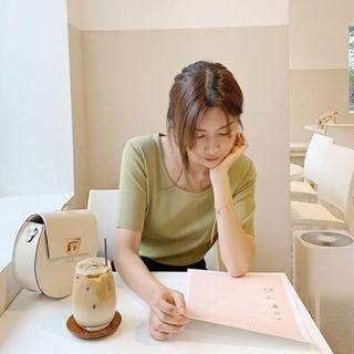Scoop-neck Short-sleeve Knit Top
